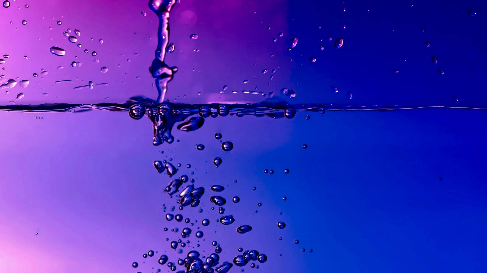 bubbles_in_water_5k-2560×1440